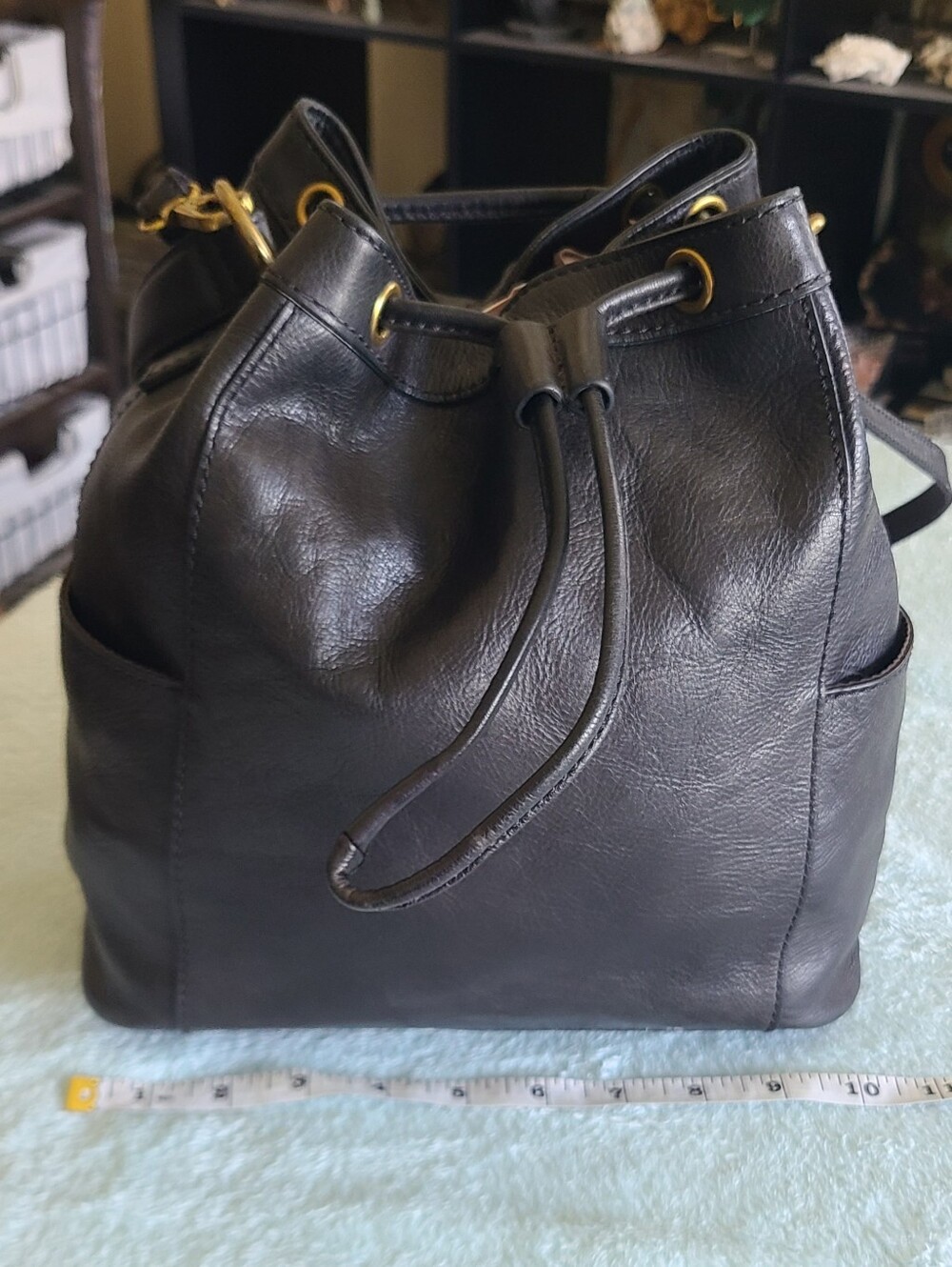 Vintage Fossil Black Leather Drawstring Shoulder Bag with Gold Hardware - Picture 8 of 13